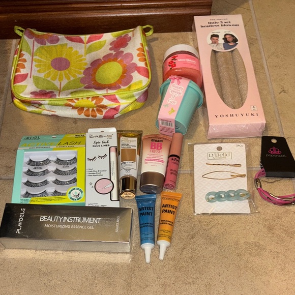 Bundel  spa set pouch  body scrub makeup spong and case heatless curls eyelashes - Picture 9 of 11